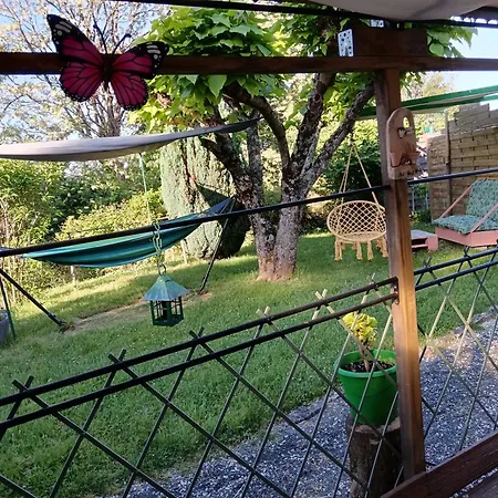 A Avec Terrasse Сарла-ла-Канеда